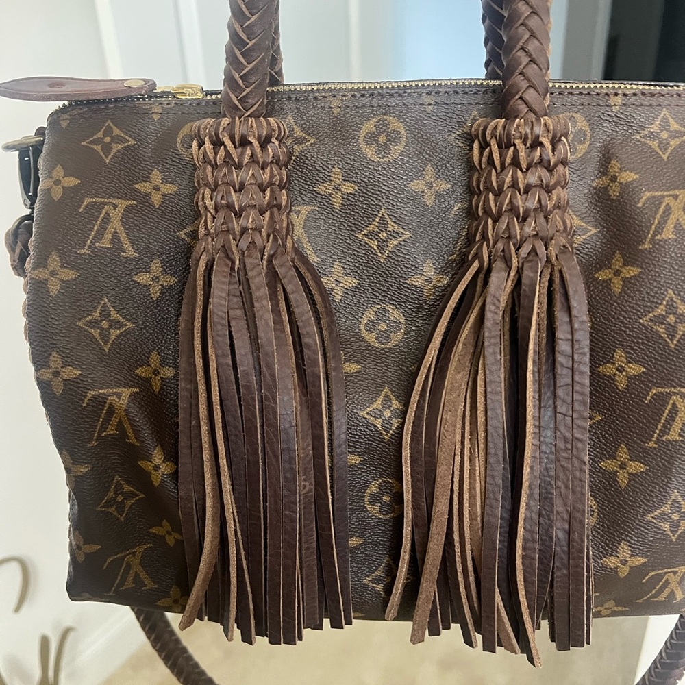 Luxury Brown Monogram Shoulder Bag - Picture 2 of 7